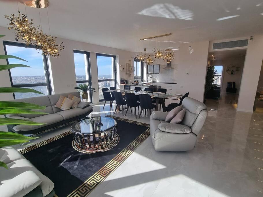 Jtower Royal Suites - The Penthouse - Alefimmoed Kudüs Dış mekan fotoğraf